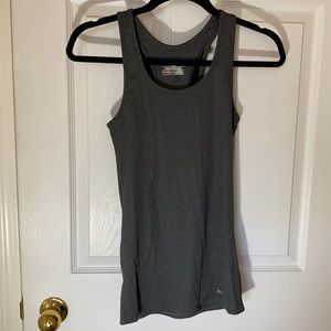 Under Armour fitted tank